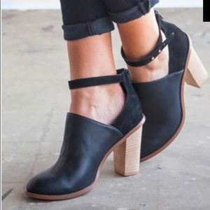 Ankle Strap Boot w/chunky heel size 38